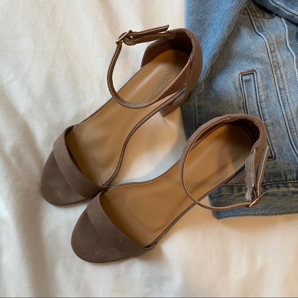 Taupe short block heel sandals - Picture 4 of 5